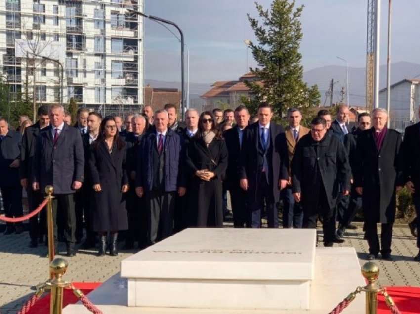 ​Abdixhiku nderon Rugovën: Po ndjekim rrugën e tij 