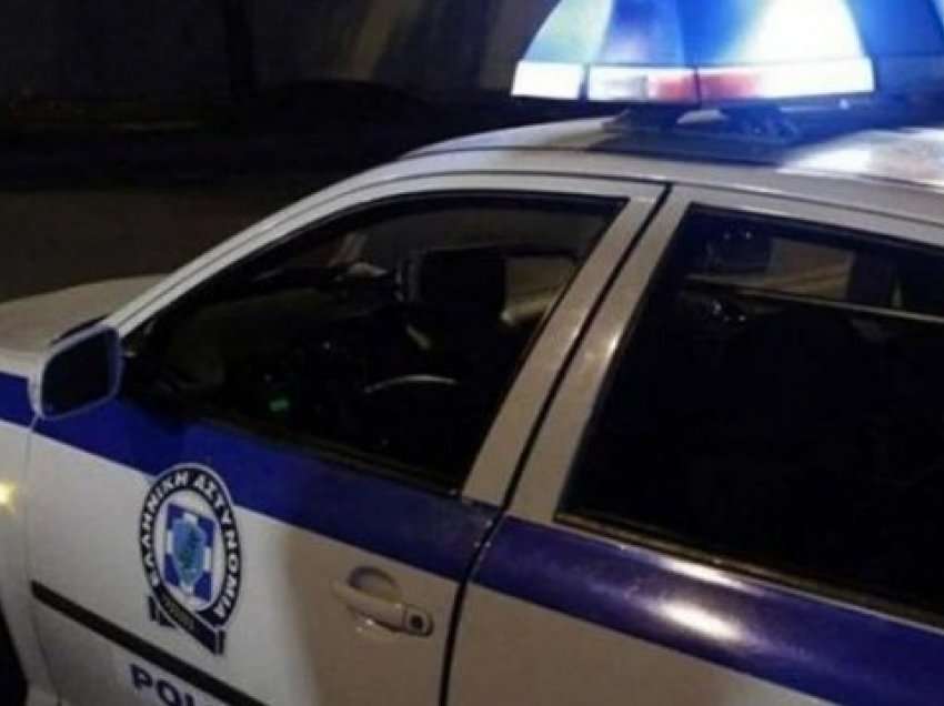 E rëndë në Greqi, përdhunuan shoqen e klasës për një muaj rresht arrestohen tetë të mitur