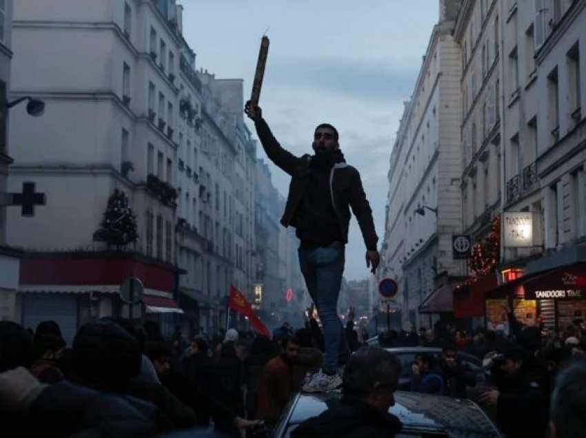 Paris, komuniteti kurd e aktivistë protestojnë kundër racizmit