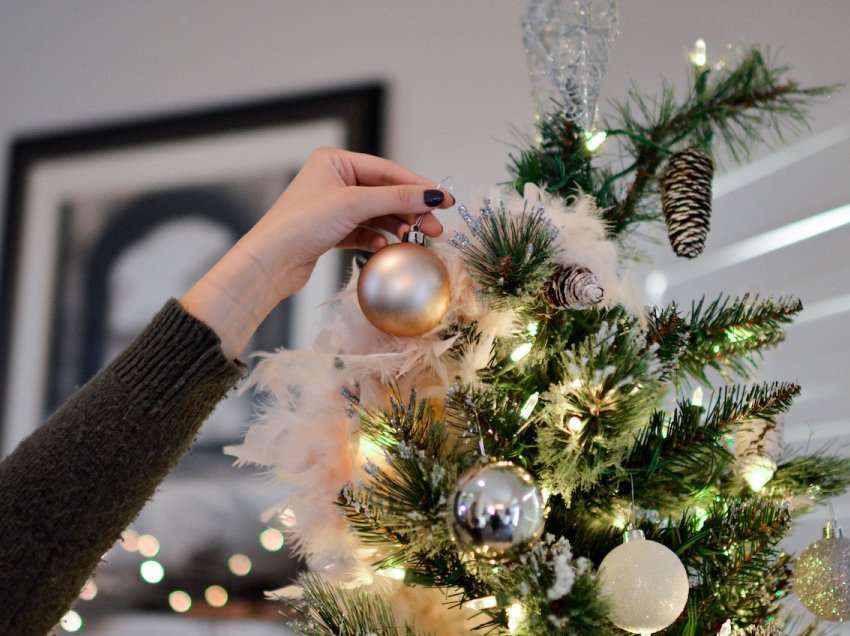 Traditat e lashta: historia e pemës së Krishtlindjes