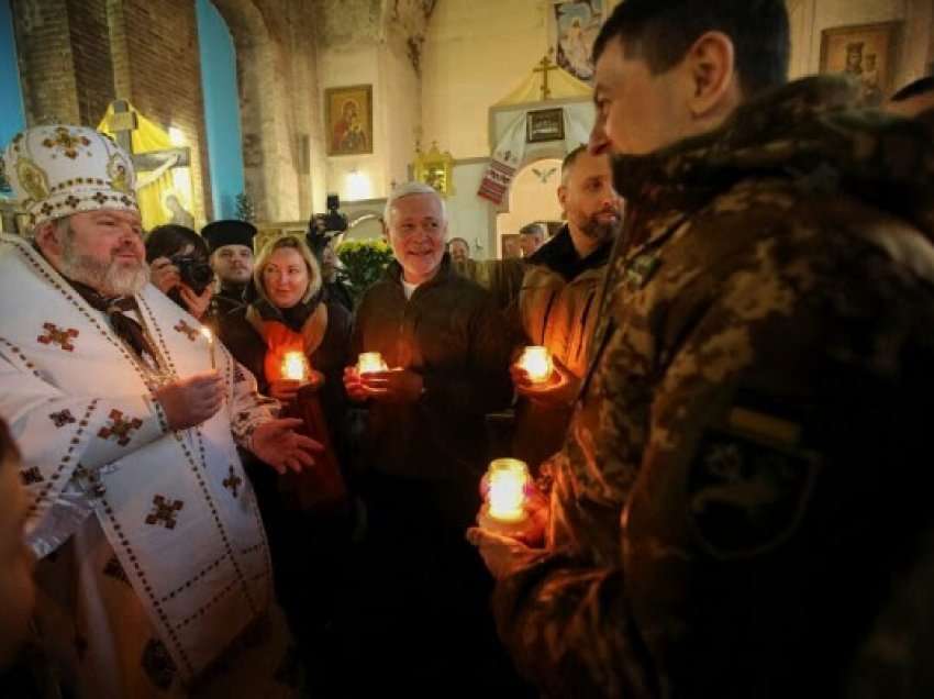 ​Një pjesë e ukrainasve festojnë Krishtlindjet për herë të parë më 25 dhjetor, rusët janë tërbuar