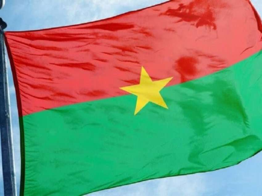​Burkina Faso: Një autobus u përplas në një minë, të paktën dhjetë të vdekur