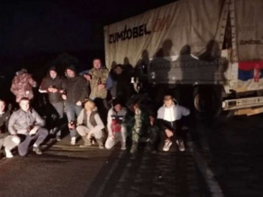 Bandat serbe bllokojnë rrugën që çon në kufirin e Merdares, vjen reagimi nga MPJ - kjo është thirrja për mërgimtarët