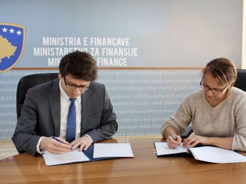 ​Ministria e Financave e Telekomi nënshkruajnë marrëveshje për kredi investive