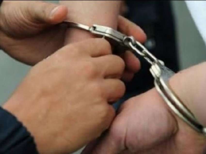Tentoi të hynte në Shqipëri me dokumente të falsifikuara, arrestohet 32-vjeçari