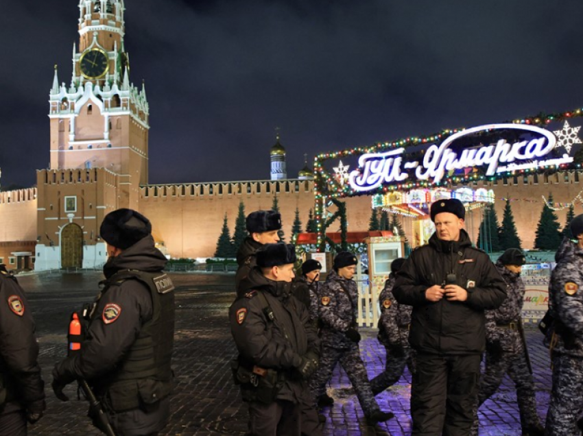 Moska përgatitet të presë Vitin e Ri e heshtur dhe pa fishekzjarre, rusët më shumë shpresa për paqe