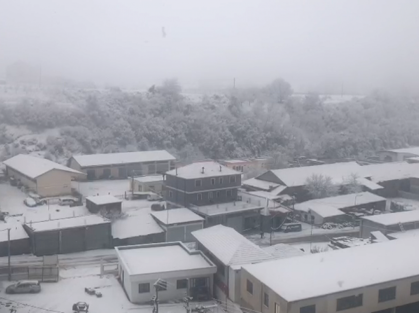 Reshjet e dëborës në Bulqizë dhe Dibër, vështirësohet qarkullimi