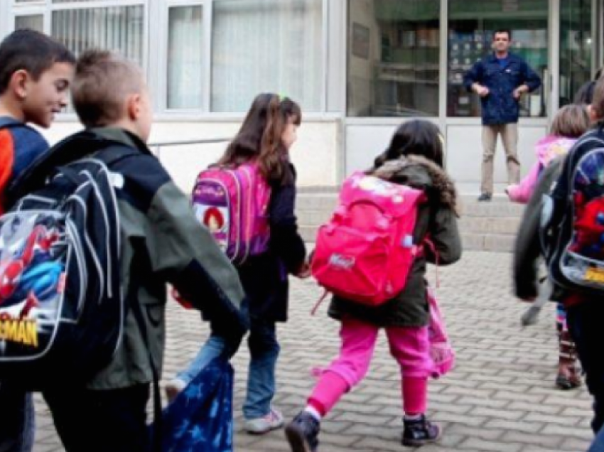 Nxënësit në Maqedoni sot ju kthehen bankave shkollore