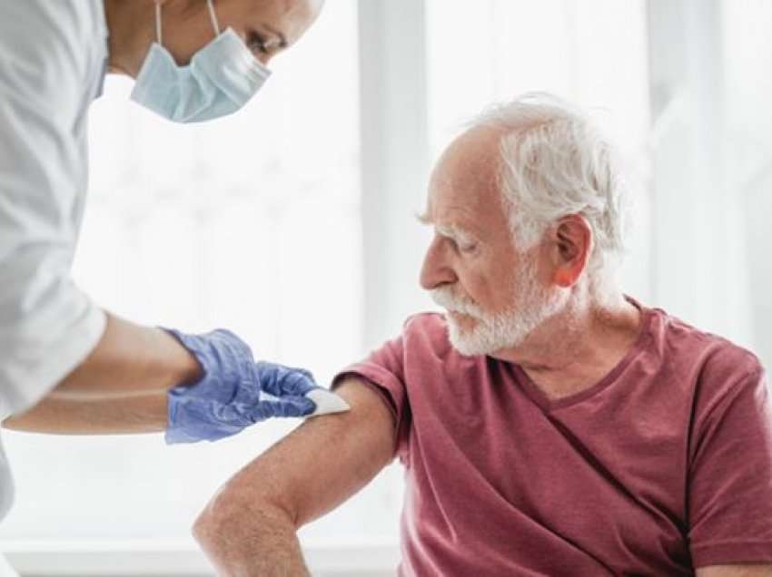 Befason 85-vjeçari: Vaksina më ka rritur dëshirën për marrëdhënie