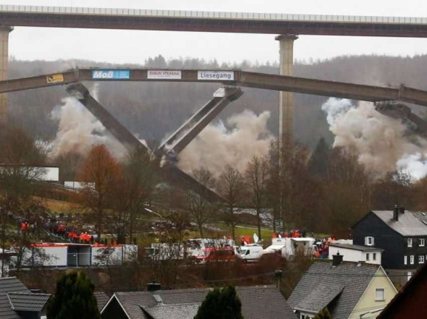 Një urë në një autostradë gjermane shkatërrohet duke përdorur 120 kg eksploziv