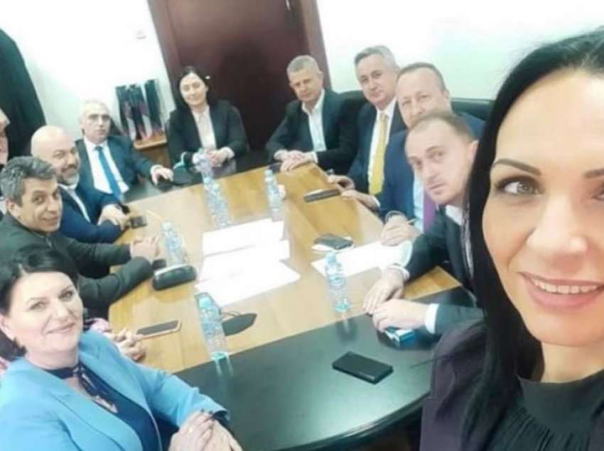 Kastriot Rexhepi bashkë me deputetë dhe ministra të BDI-së