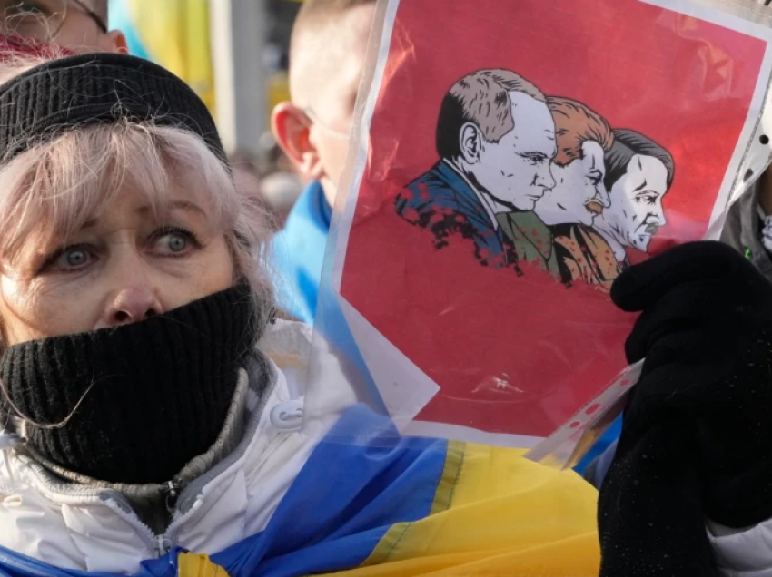 Banorët e Kievit të ndarë mbi çështjen e anëtarësimit të Ukrainës në NATO 