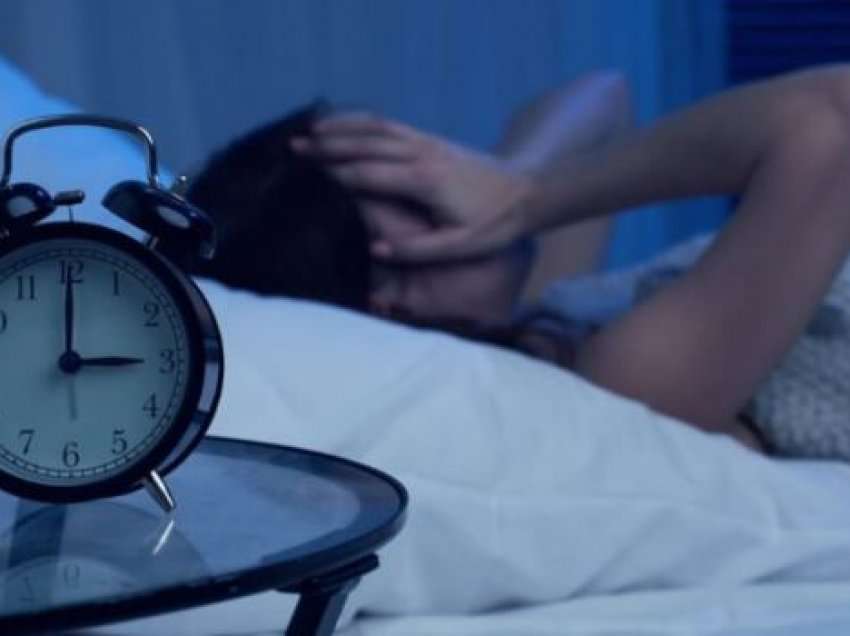 Teknika e gjumit që do t’ju ndihmojë të flini në më pak se 1 minutë