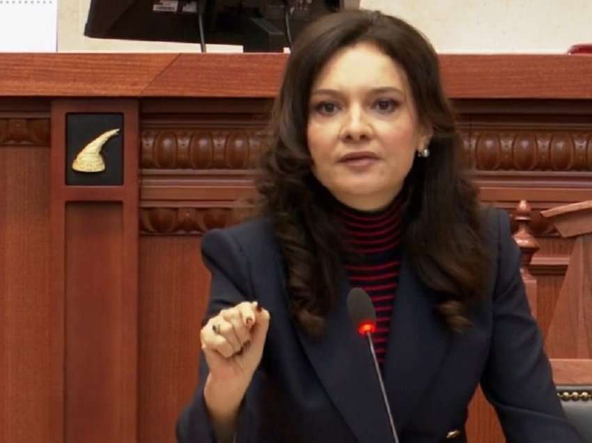 Ministren Spiropali e zë kolla në Kuvend teksa fliste për Berishën, nuk mbyll dot fjalën: Të zë mallkimi i atij!