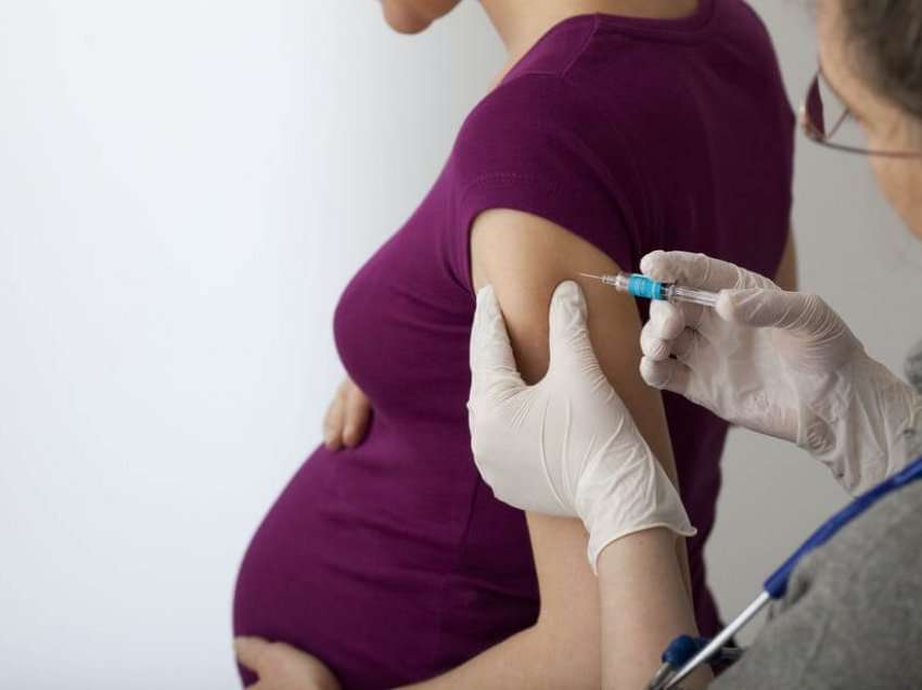 Vaksinimi i shtatzënave/ Shqipëri, nënat në pritje janë ngurruese
