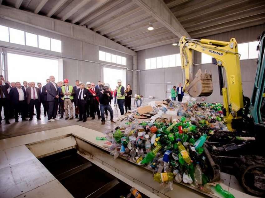 Rrogat e ricikluesve të impiantit të mbetjeve në Elbasan peng i procedurave