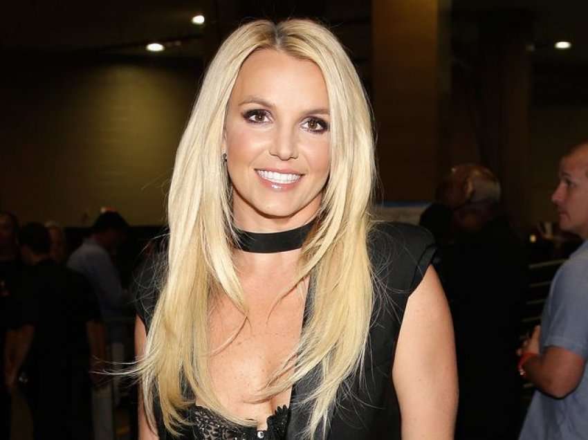 Britney Spears nënshkruan marrëveshje për librin e saj, më fitimprurësja në histori
