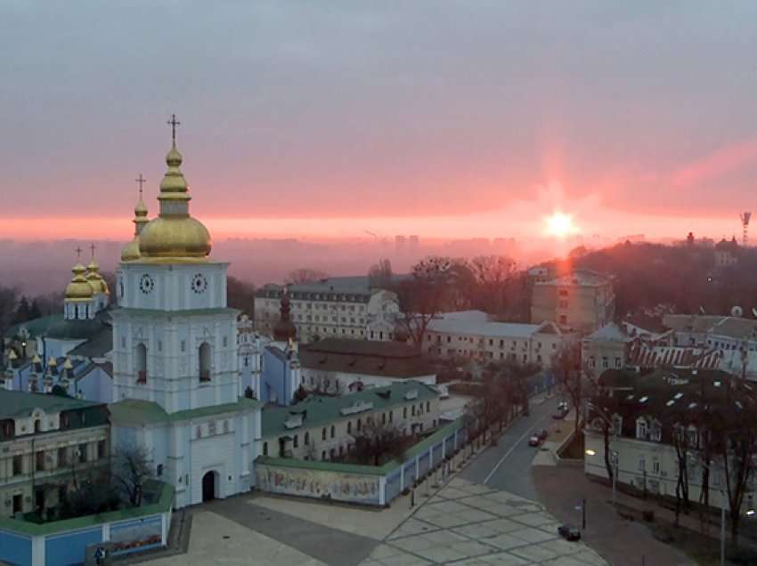 Dielli lind, ukrainasit zgjohen nga shpërthimet dhe sirenat e alarmit