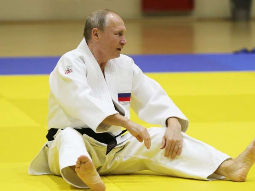 Putin pezullohet nga federata e xhudos