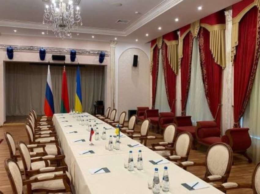 Delegacioni ukrainas mbërrin në kufirin bjellorus për bisedime me Rusinë