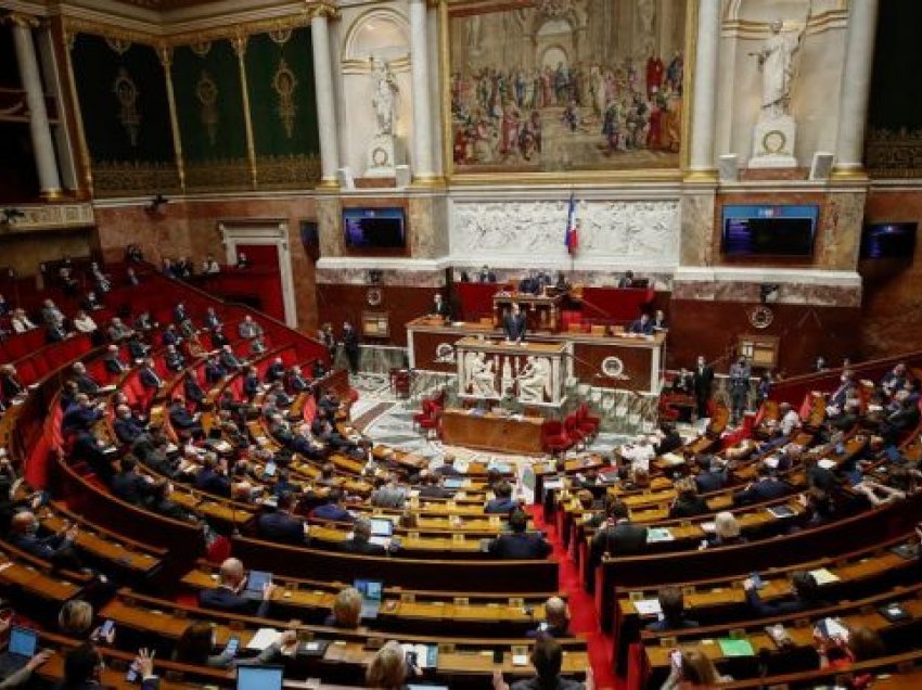 Deputetët francezë e miratojnë pasaportën shëndetësore