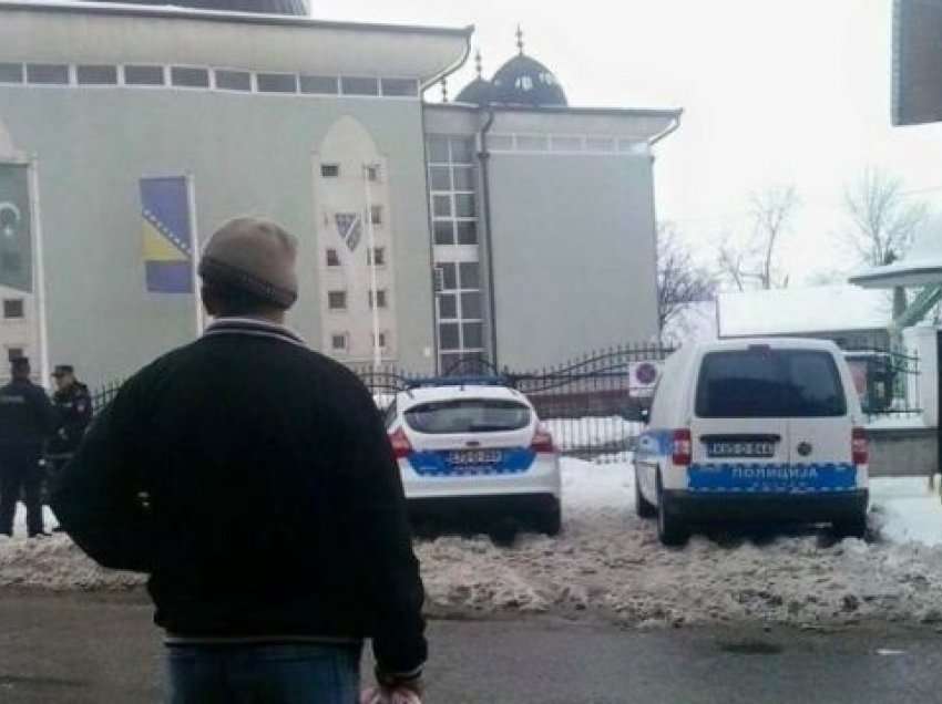 “Skena tmerrësisht shqetësuese”/ Policia e Dodikut gjuan me armë afër një xhamie