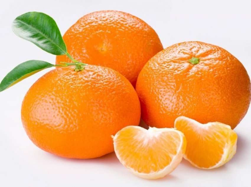 Si ndihmojnë mandarinat kundër zbardhjes së flokëve?