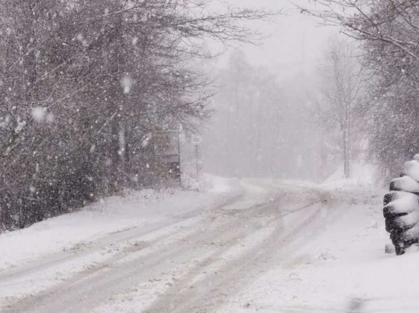 Reshjet e borës në Dragash, kjo është gjendja e rrugëve