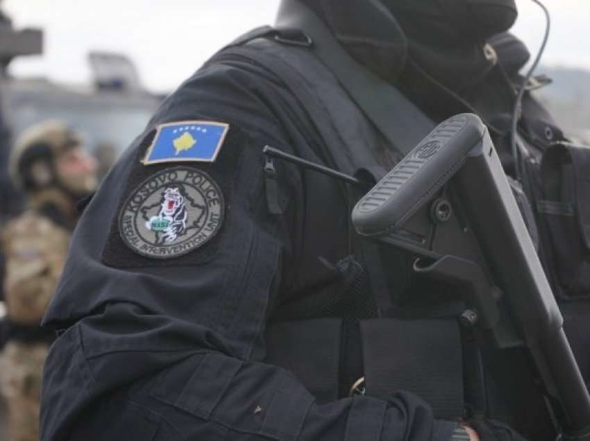 Policia në Mitrovicë arreston një të kërkuar nga Gjykata, dërgohet në vuajtje të dënimit