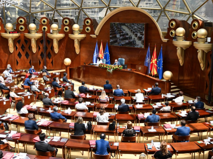 Votohet qeveria e re në Maqedoni, Kovaçevski është kryeministri i ri