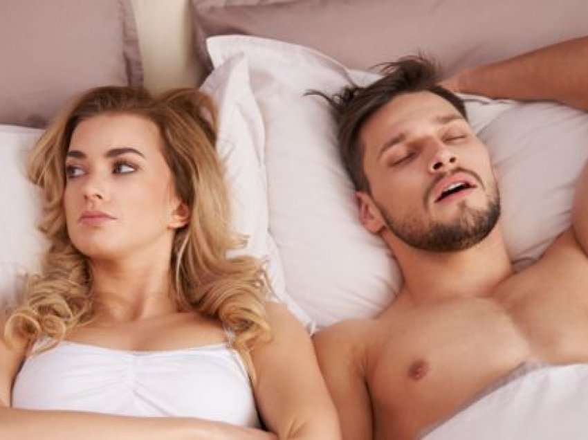 Gruaja ndahet nga burri: “Më kërkonte të bëjmë seks 12 herë në ditë”