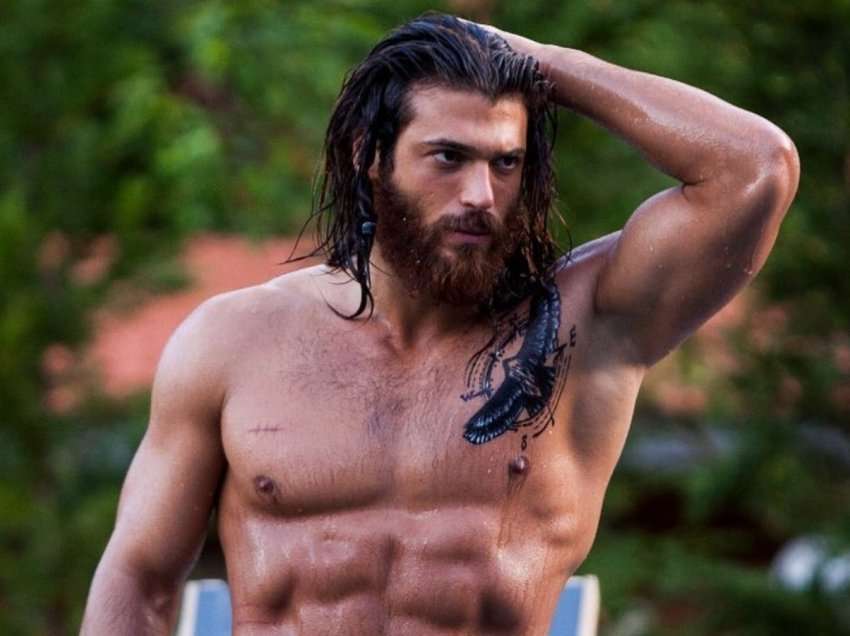 Aktori turk, një ndër djemtë më të pashëm në botë për vitin 2021