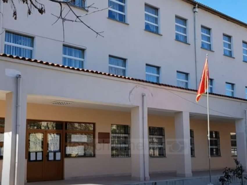 Infektohen nxënës e mësues, gjimnazi profesional i Korçës kalon në mësim online