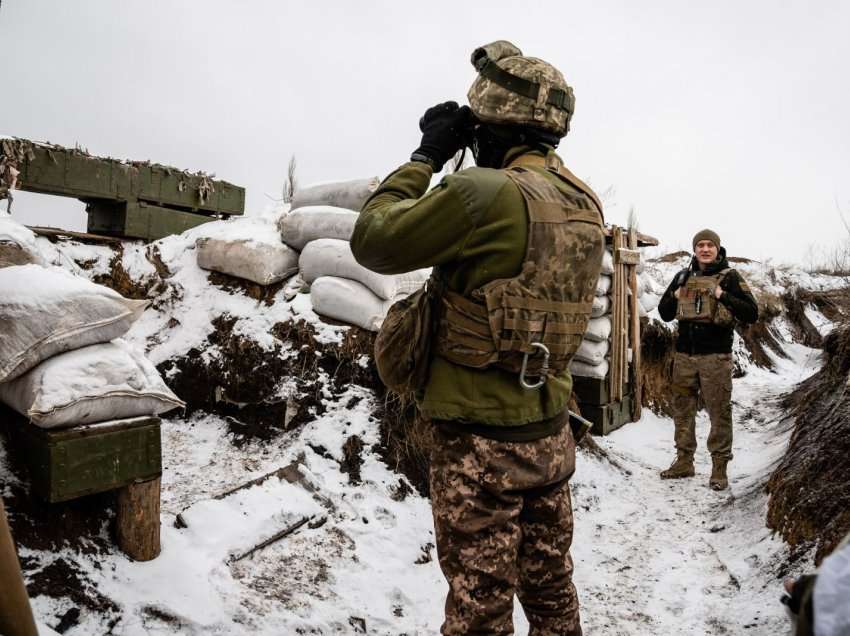“Ushtarë të relaksuar e të sigurt se lufta do të nisë”, pamje e fjalë nga kufiri Ukrainë-Rusi 