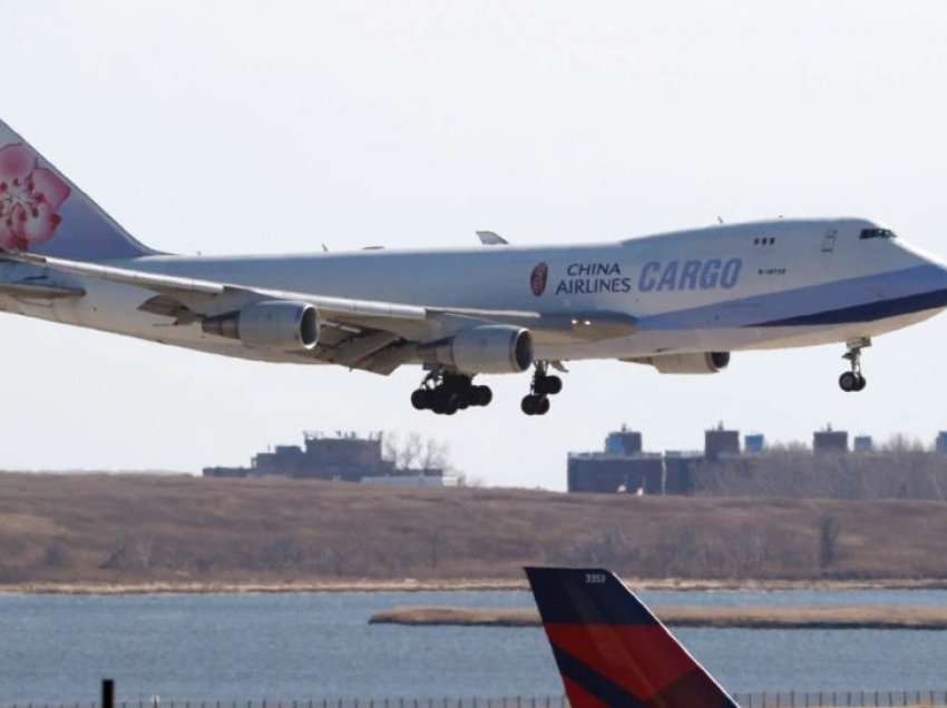 Shtetet e Bashkuara pezullojnë 44 fluturime të linjave ajrore kineze