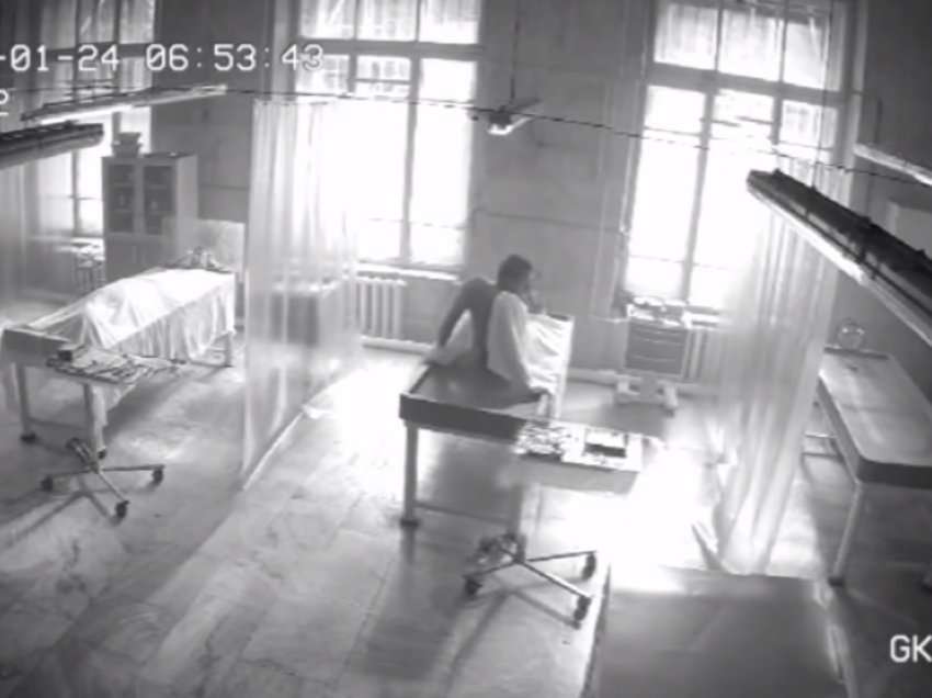 I vdekuri ‘kthehet në jetë’ dhe fillon të ecë brenda morgut, ministria e shëndetësisë reagon për videon që u bë virale