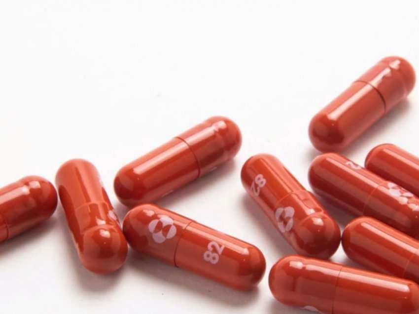 Rregullatori i barnave në BE miraton pilulën e Pfizerit kundër COVID-19  