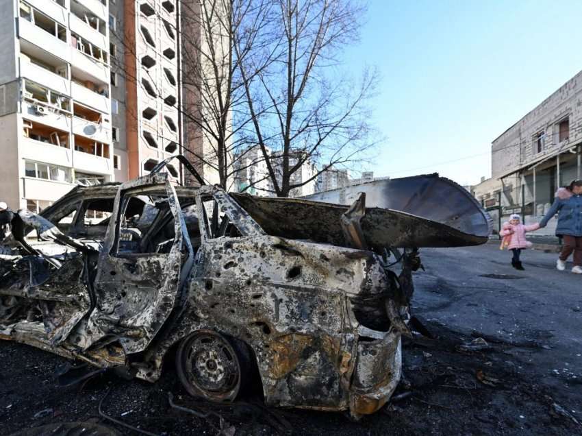 Zyrtari ukrainas paralajmëron se situata në Severodonetsk do të bëhet “katastrofike” së shpejti