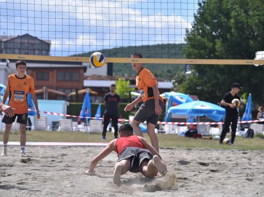 Ndeshje brilante po zhvillohen në Kampionatin e Kosovës U18, në Beach Volley