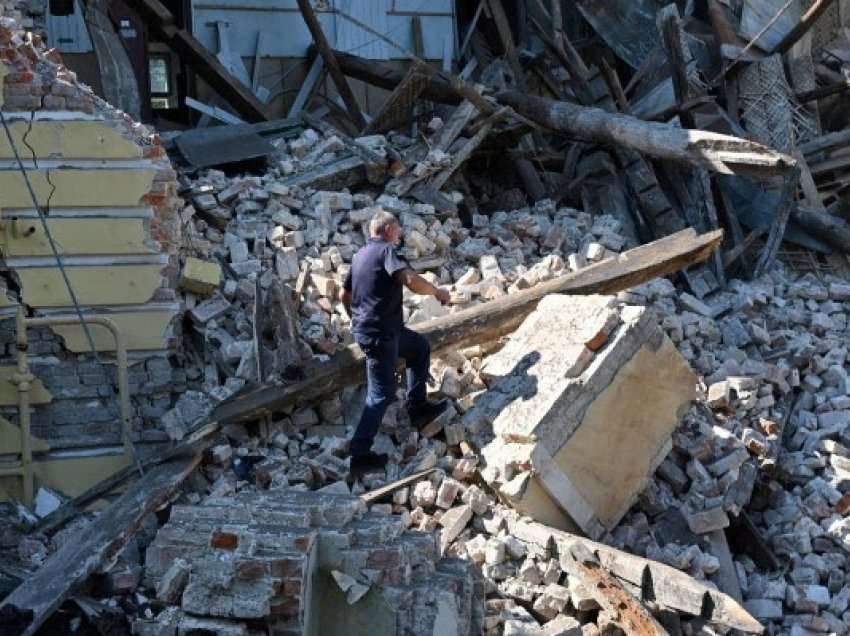 ​Kievi: Të paktën 30 persona të bllokuar nën rrënoja pas sulmit rus