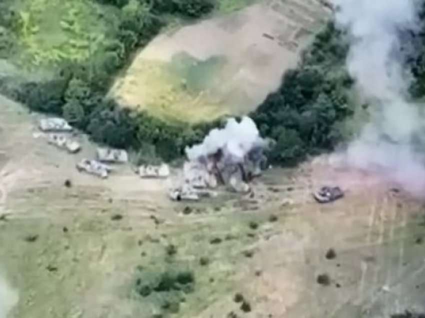 Ushtria ukrainase shkatërron kolonën e tankeve ruse – publikojnë pamjet kur një mjet i blinduar hidhet në erë