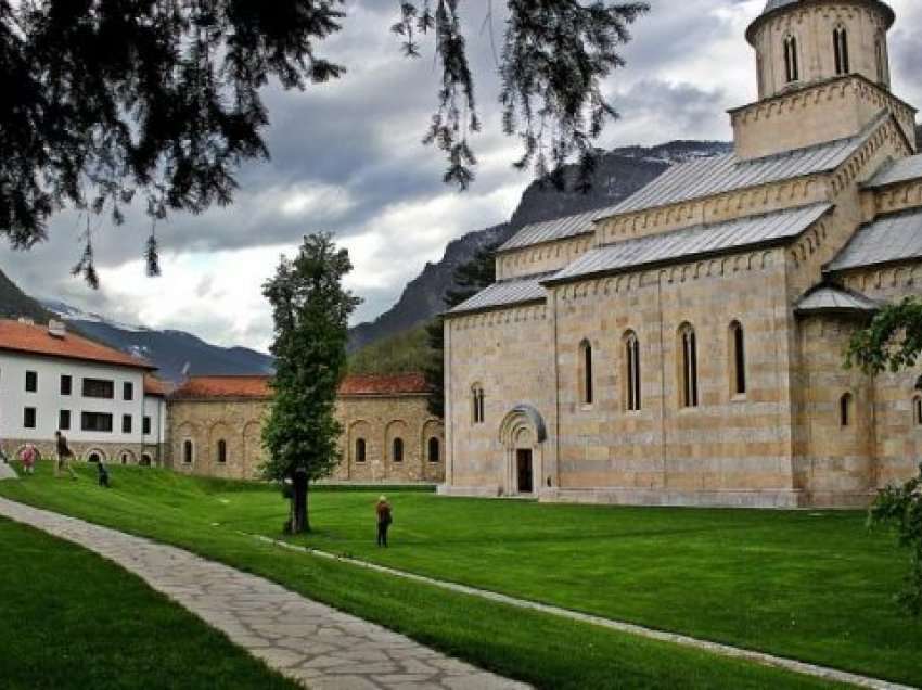 Manastiri i Deçanit: Na mohohen të drejtat e garantuara me Kushtetutë dhe ligje të Kosovës