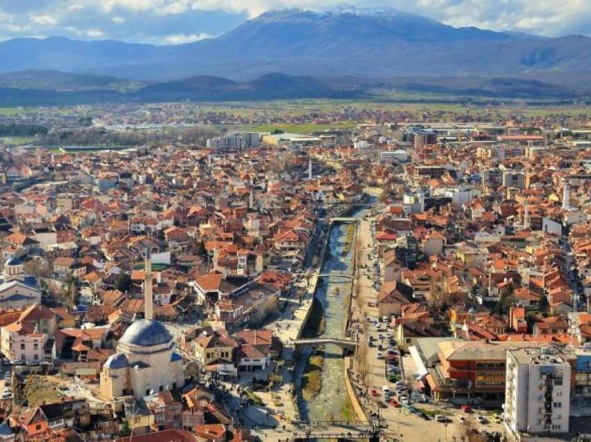 Hajnat thyejnë derën e një kishe në Prizren, vjedhin para