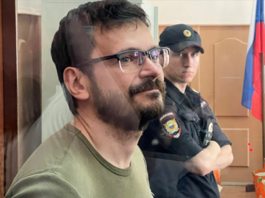 Lideri i opozitës ruse arrestohet për përhapjen e lajmeve të rreme
