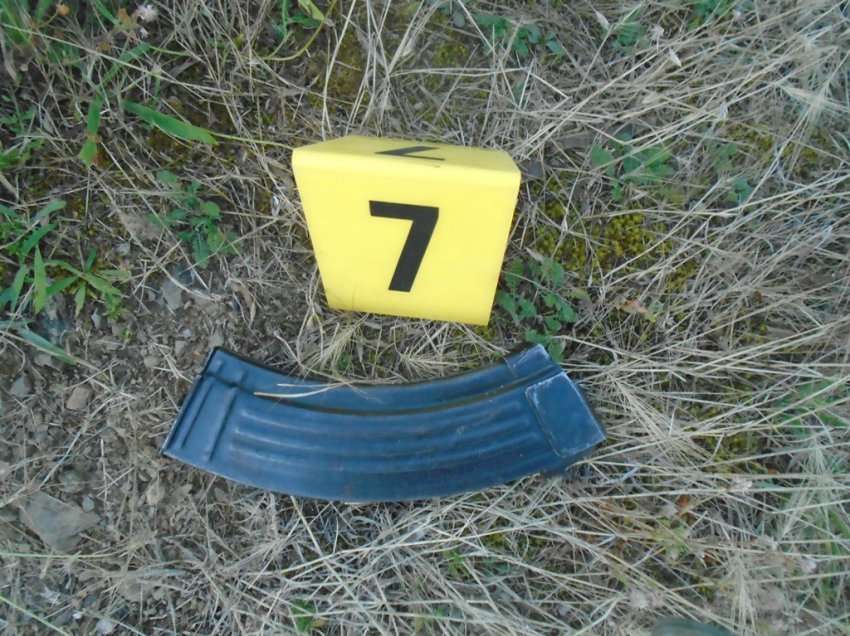 Sekuestrohet një armë AK-47 dhe identifikohen dy të dyshuarit të përfshirë në rast