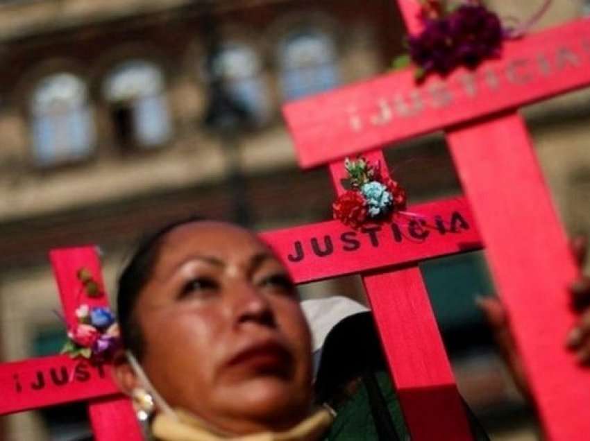Vdes gruaja të cilës iu vu flaka në një park në Meksikën qendrore