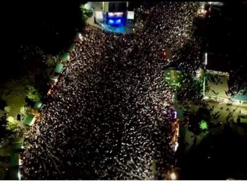 Besoni ose jo, kjo është pamja e turmës për Don Xhonin mbrëmë në Drenas