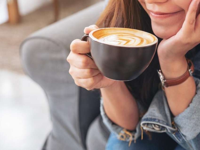 Rreth 3 filxhanë kafe në ditë mund t’ju ndihmojnë të jetoni më gjatë