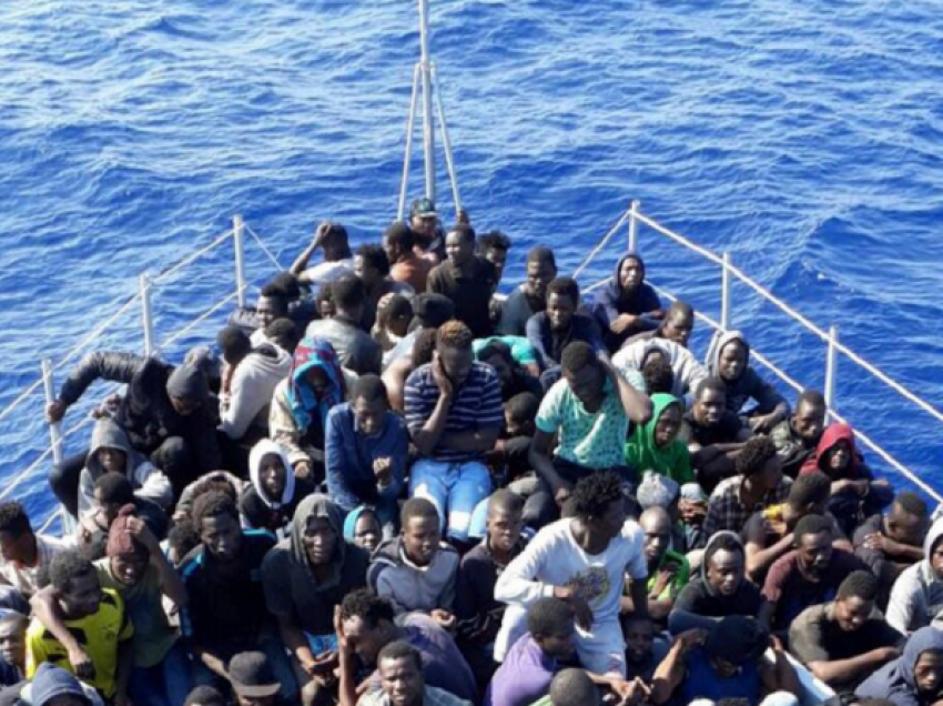 Shpëtohen rreth 700 emigrantë në brigjet italiane, mes tyre gjenden edhe të vdekur