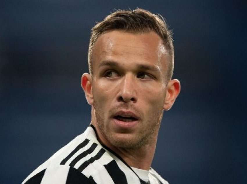 Klubi spanjoll nis bisedimet me Juventusin për transferimin e Arthurit